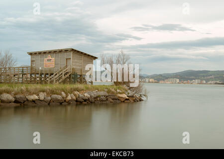 Marschland Vogelbeobachtung Santona Kantabrien Spanien. Nationalpark-Feuchtgebiete. Stockfoto