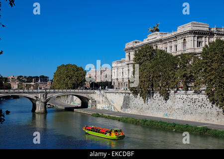 Italien Rom Palazzo di Giustizia Gerichtsgebäude Ponte Umberto I Stockfoto