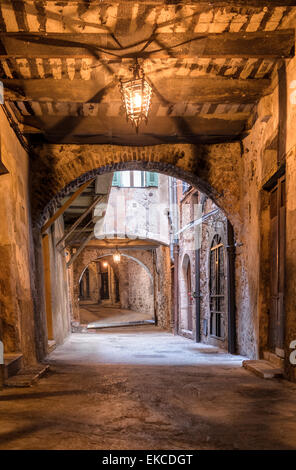 Rue Obscure, eine unterirdische Straße in Villefranche-Sur-Mer Stockfoto