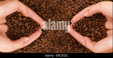 Zwei Handvoll Kaffee Stockfoto