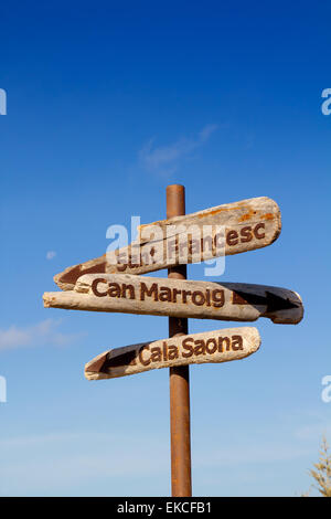 Formentera Verkehrszeichen Holz Sant Francesc Stockfoto