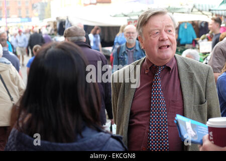 Kenneth Clarke werbend in Loughborough während der BRITISCHEN allgemeinen Wahl 2015 Stockfoto