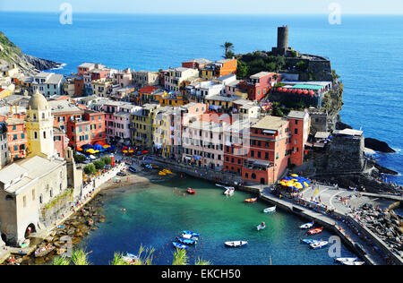 Traditionelle mediterrane Architektur von Vernazza, La Spezia, Ligurien, Italien Stockfoto