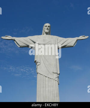 Die ausgestreckten Arme der Statue die Christusstatue auf dem Corcovado-Berg. Rio De Janeiro, Brasilien. Stockfoto