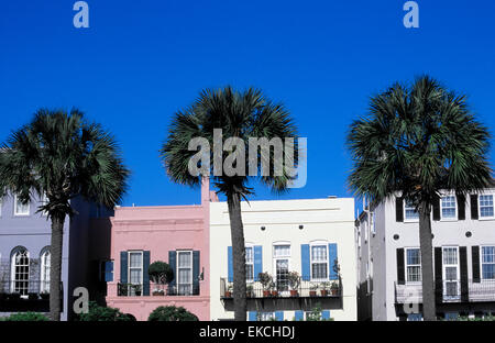 Diese bunten Lineup von Privathäusern entlang historischen East Bay Street ist bekannt als Rainbow Row, Charleston, SC, USA Stockfoto