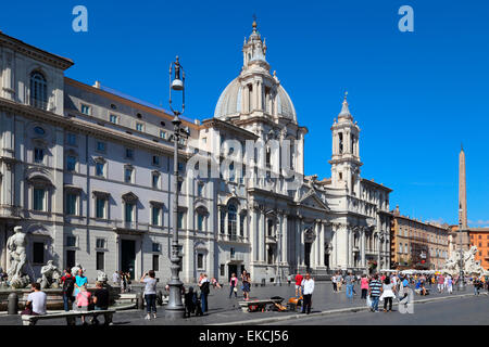 Italien Rom Piazza Navona Fontana del Moro Moor Brunnen Sant Agnese von der Piazza Navona Stockfoto