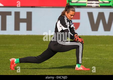 Fürth, Deutschland. 8. April 2015. Deutschlands Nadine Angerer im Bild vor der internationalen Frauen Fußballspiel zwischen Deutschland und Brasilien in Fürth, Deutschland, 8. April 2015. Foto: Karl-Josef Hildenbrand/Dpa/Alamy Live News Stockfoto