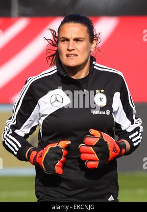 Fürth, Deutschland. 8. April 2015. Deutschlands Nadine Angerer im Bild vor der internationalen Frauen Fußballspiel zwischen Deutschland und Brasilien in Fürth, Deutschland, 8. April 2015. Foto: Karl-Josef Hildenbrand/Dpa/Alamy Live News Stockfoto