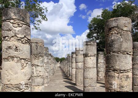 Maya-Chichen Itza Mexico Spalten Ruinen in Zeilen Stockfoto