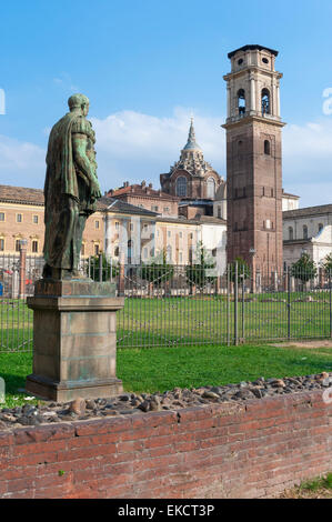 Turin Italien, Blick von der Piazza Augusta in Richtung des Palazzo Reale und dem Dom im Zentrum von Turin, Italien. Stockfoto