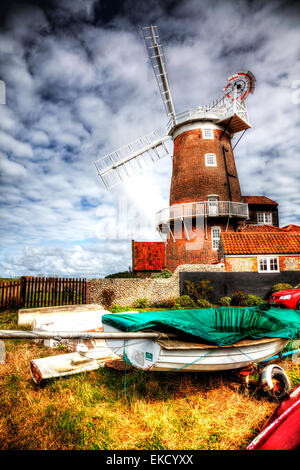 Cley Windmühle eine Grade II * Turm-Mühle bei Cley als nächstes am Meer, Norfolk, England eingetragen ist das Wohngebiet umgewandelt wurde Stockfoto