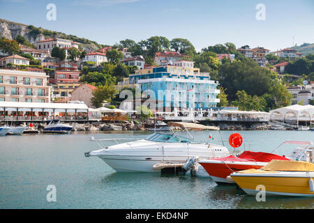 Motor Sportboote sind in der Marina von Balchik, Bulgarien festgemacht. Stockfoto