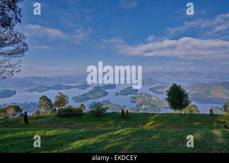 Landschaft des Lake Bunyonyi, Uganda, Afrika Stockfoto