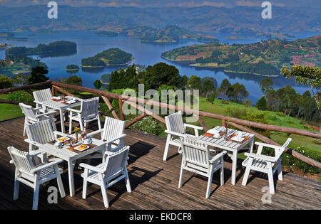 Blick von Terrasse des Arcadia Lodge am Lake Bunyonyi, Uganda, Afrika Stockfoto