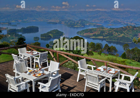 Blick von Terrasse des Arcadia Lodge am Lake Bunyonyi, Uganda, Afrika Stockfoto