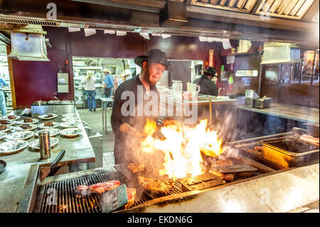 Kochen die Steaks auf die Big Texan Steak Ranch. Amarillo. Texas. USA Stockfoto