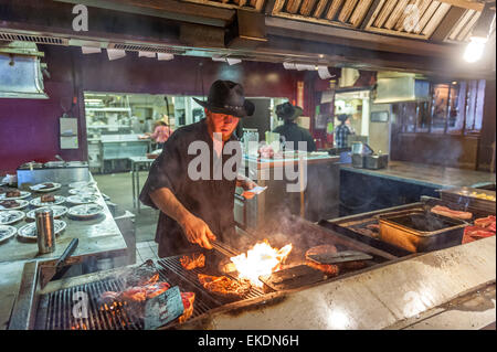 Kochen die Steaks auf die Big Texan Steak Ranch. Amarillo. Texas. USA Stockfoto