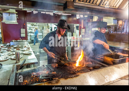 Kochen die Steaks auf die Big Texan Steak Ranch. Amarillo. Texas. USA Stockfoto