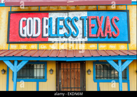 "Gott Texas' Banner entlang der historischen Route 66 segnen. Amarillo. Texas. USA Stockfoto