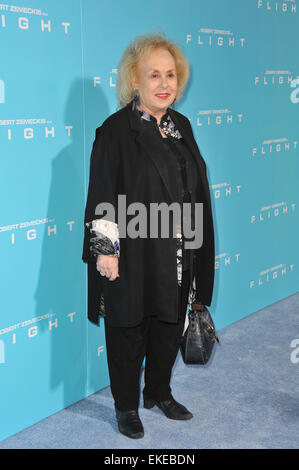 LOS ANGELES, CA - 23. Oktober 2012: Doris Roberts an der Los-Angeles-premiere von "Flight" im Cinerama Dome, Hollywood. Stockfoto