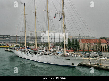 Venedig, Provinz Venedig, Italien. 6. Oktober 2004. Die Star Clipper, ein vier-Mast-Barkentine Segelschiff gebaut als Kreuzfahrtschiff, verankert in den frühen Morgenstunden in Venedig Italien. Ein Luxus-Schiff segelt sie unter maltesischer Flagge von Star Clippers Ltd von Schweden betrieben. Venedig gehört zu den beliebtesten internationalen Reisezielen. © Arnold Drapkin/ZUMA Draht/Alamy Live-Nachrichten Stockfoto