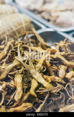 Geschmorte Ente Zungen als gemeinsame chinesisches Essen als Snack. Stockfoto