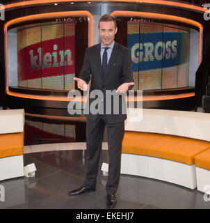 Aufnahme des deutschen Fernsehens zeigen Klein Gegen Groß in Adlershof TV Studios Featuring: Kai Pflaume wo: Berlin, Deutschland bei: 5. Oktober 2014 Stockfoto