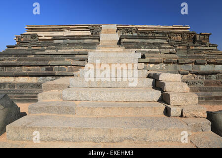 Wachturm am Cacred Zentrum von Vijayanagara in Hampi, eine Stadt in Karnataka, Süd-West-Indien Stockfoto