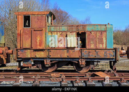 Rost, stillgelegten und verlassenen industriellen Traktion Zug auf einem Abstellgleis, Ayrshire, Schottland, Großbritannien Stockfoto