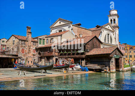 Squero San Trovaso: venezianische Gondeln sind Geburtshaus, Venedig Italien Stockfoto