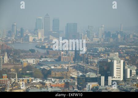 Blick Richtung East London und Canary Wharf von Sky Garden an der Spitze der 20 Fenchurch Street, London, England, UK Stockfoto