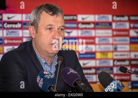 9. April 2015: Mircea Rednic Petrolul Ploiesti Trainer auf der Pressekonferenz nach der Liga, ich zwischen FC Steaua Bukarest ROU und FC Petrolul Ploiesti ROU bei nationalen Arena, Rumänien ROU Spiel. Catalin Soare/www.sportaction.ro Stockfoto