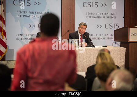 061314: Washington DC - CBP Kommissar R. Gil Kerlikowske sprach über seine ersten 100 Tage als Kommissar der Zoll- und Grenzschutzbehörde am Center for Strategic &amp; International Studies (CSIS). Kommissar Kerlikowske nahmen auch Fragen aus dem Publikum.   Josh Denmark Stockfoto