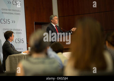 061314: Washington DC - CBP Kommissar R. Gil Kerlikowske sprach über seine ersten 100 Tage als Kommissar der Zoll- und Grenzschutzbehörde am Center for Strategic &amp; International Studies (CSIS). Kommissar Kerlikowske nahmen auch Fragen aus dem Publikum.   Josh Denmark Stockfoto