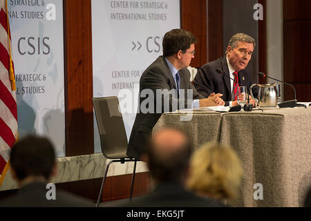 061314: Washington DC - CBP Kommissar R. Gil Kerlikowske sprach über seine ersten 100 Tage als Kommissar der Zoll- und Grenzschutzbehörde am Center for Strategic &amp; International Studies (CSIS). Kommissar Kerlikowske nahmen auch Fragen aus dem Publikum.   Josh Denmark Stockfoto