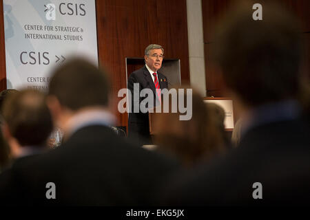 061314: Washington DC - CBP Kommissar R. Gil Kerlikowske sprach über seine ersten 100 Tage als Kommissar der Zoll- und Grenzschutzbehörde am Center for Strategic &amp; International Studies (CSIS). Kommissar Kerlikowske nahmen auch Fragen aus dem Publikum.   Josh Denmark Stockfoto