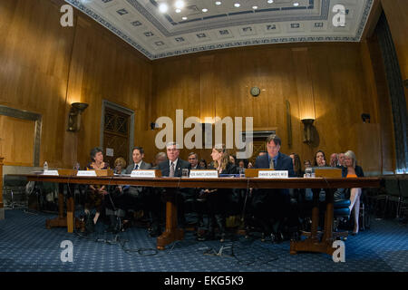 Am 19. November 2014 sagte CBP-Kommissar R. Gil Kerlikowske bei einer Anhörung im Senat über die Bereitschaft und Reaktion auf Bedrohungen der öffentlichen Gesundheit aus. Im Mittelpunkt der Diskussion stand die Rolle des CBP bei der Bekämpfung von Gesundheitsbedrohungen an den Grenzen und Einreisehäfen der USA. Stockfoto