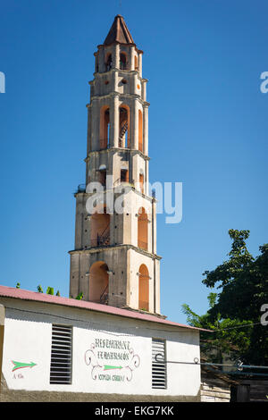 Kuba-Trinidad-Valle de Los Ingenios, Tal der Zuckermühlen, Torre de Manaca-Iznaga, Anzeige für Restaurant El Barracon an Wand Stockfoto