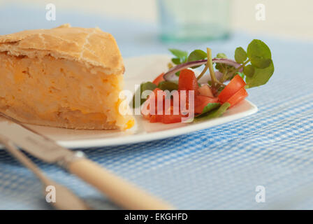 Still-Leben essen Bild von Käse & Zwiebelkuchen Stockfoto