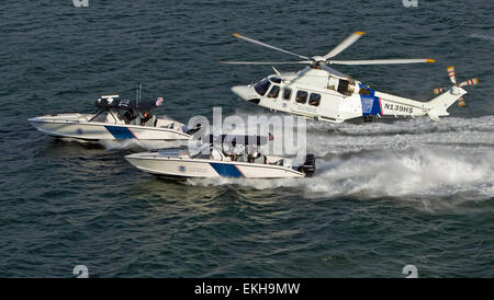 CBP Air und Marine Ressourcen patrouillieren Tampa Bereich Wasserstraßen um Super Bowl XLIII zu sichern. Stockfoto