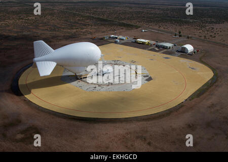 Das Office of Air and Marine of U.S. Customs and Border Protection betreibt das Tethered Aerostat Radar System (TARS) in Deming, New Mexico, um die Grenzsicherheit durch Überwachungs- und Radartechnologie zu verbessern. Stockfoto