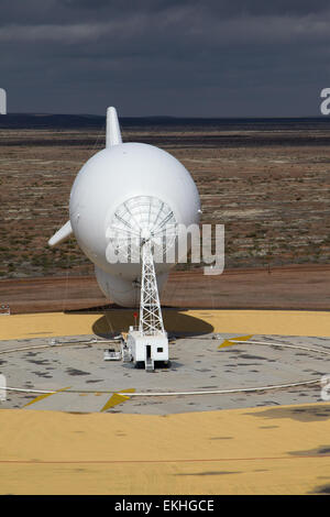 Das Büro für Luft und Marine des US-Zoll- und Grenzschutzes setzte das Tethered Aerostat Radar System (TARS) in Deming (New Mexico) ein, um die Grenzüberwachung zu verbessern und die Aufspürungskapazitäten zu verbessern. Stockfoto