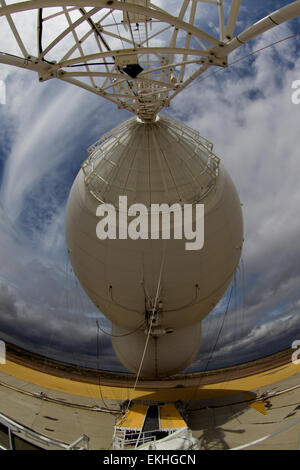 Das United States Customs and Border Protection Office of Air and Marine betreibt das Tethered Aerostat Radar System (TARS) in Deming, New Mexico, für Luftüberwachung und Grenzsicherheit. TARS bietet eine kritische Radarabdeckung für die Überwachung der Luft- und Seetätigkeiten entlang der Grenze. Stockfoto