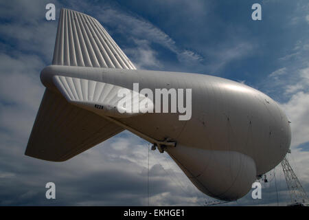 Das Office of Air and Marine der U.S. Customs and Border Protection betreibt das Tethered Aerostat Radar System (TARS) in Deming, New Mexico. Das TARS-System dient der Überwachung und der Grenzsicherheit und bietet eine kritische Radarabdeckung entlang der Grenze zwischen den USA und Mexiko, um illegale Aktivitäten wie Schmuggel und unbefugte Überschreitungen zu erkennen und zu verhindern. Stockfoto