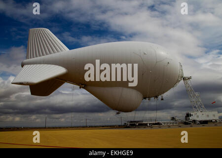 Das U.S. Customs and Border Protection, Office of Air and Marine, betreibt das Tethered Aerostat Radar System (TARS) in Deming, New Mexico, zur Überwachung der Luft- und Seegrenzen. Dieses System hilft bei der Erkennung nicht autorisierter Bewegungen in der Region. Foto von Donna Burton. Stockfoto