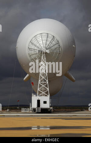 Das Office of Air and Marine der US Customs and Border Protection setzte das Tethered Aerostat Radar System (TARS) in Deming (New Mexico) ein. Das Radarsystem erhöht die Grenzsicherheit durch die Luftüberwachung des Gebiets. Stockfoto