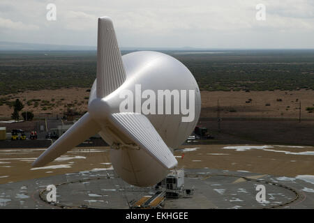 Das Office of Air and Marine of U.S. Customs and Border Protection setzte in Deming, New Mexico, ein tethered Aerostat Radar System (TARS) ein. Das System dient der Luftüberwachung und der Aufdeckung illegaler Grenzaktivitäten. Stockfoto