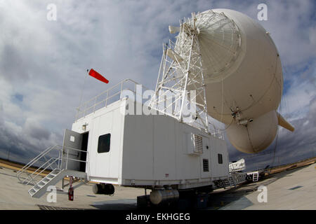 Das CBP Office of Air and Marine in Deming, New Mexico, betreibt das Tethered Aerostat Radar System (TARS) für verstärkte Grenzüberwachungs- und Sicherheitseinsätze. Stockfoto