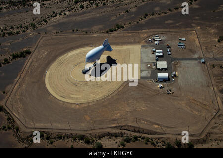Am 17. September 2014 setzte das Office of Air and Marine (OAM) in Yuma (Arizona) das Tethered Aerostat Radar System (TARS) ein, um die Grenzüberwachungskapazitäten in der Region zu verbessern, um illegale grenzüberschreitende Aktivitäten aufzudecken und zu verhindern. Stockfoto