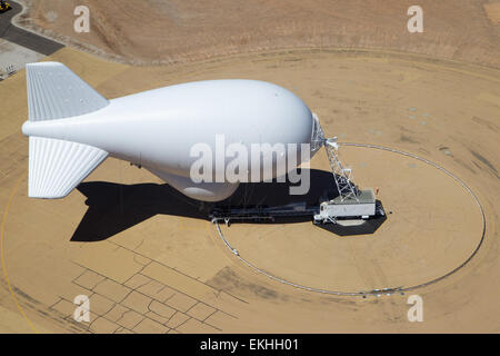 Das TARS-System (Tethered Aerostat Radar System) der CBP wird in Yuma, Arizona, eingesetzt, um die Grenzüberwachung zu verbessern. Das System ist ein wesentliches Instrument zur Aufdeckung unerlaubter Grenzübertritte und zur Unterstützung von Sicherheitseinsätzen. Foto von Donna Burton. Stockfoto